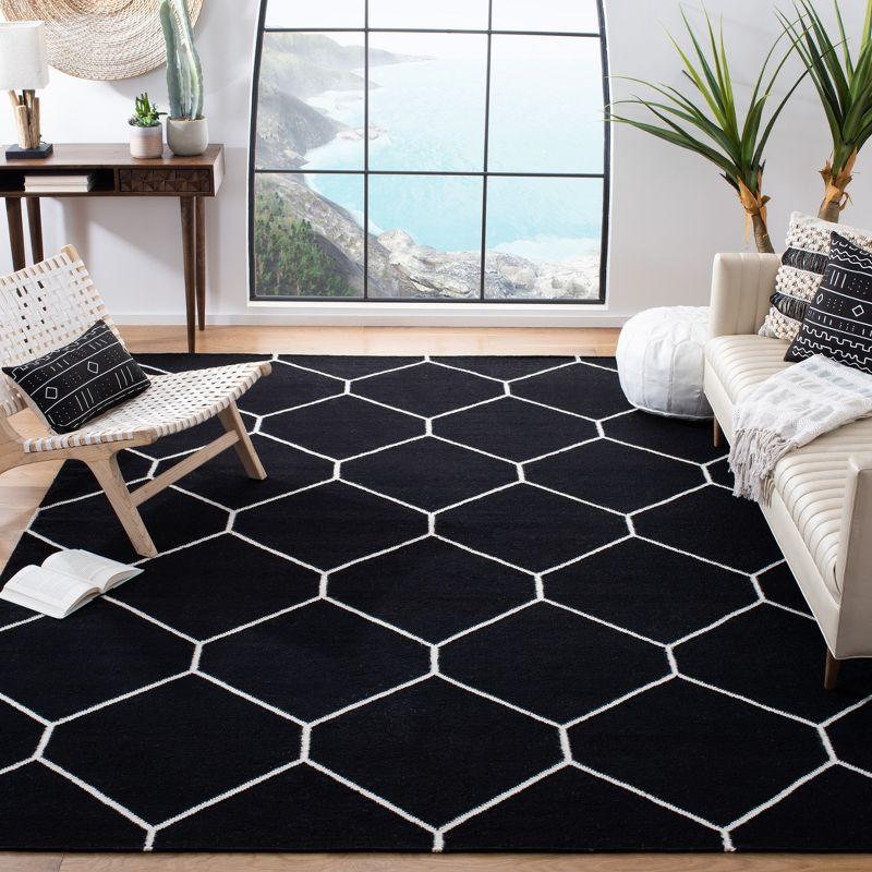 Dhurries DHU635 Hand Woven Area Rug - Black/Ivory - 6'x9' - Safavieh.