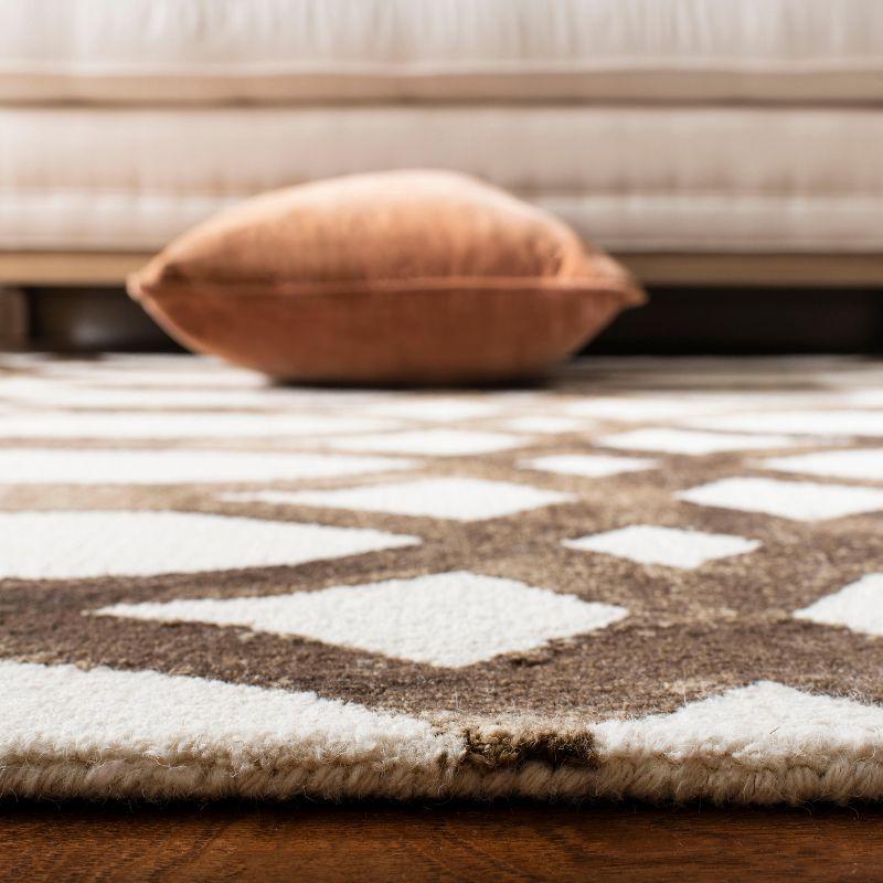 Dip Dye DDY675 Hand Tufted Area Rug - Ivory/Chocolate - 5'x8' - Safavieh.