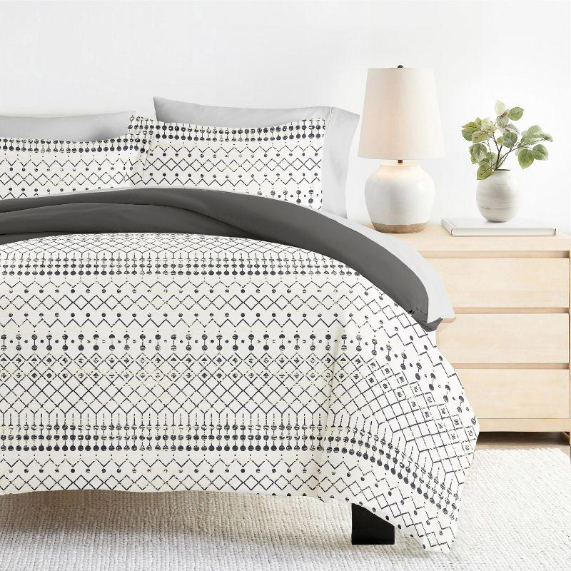 Etched Gate Pattern Reversible Duvet Cover Set