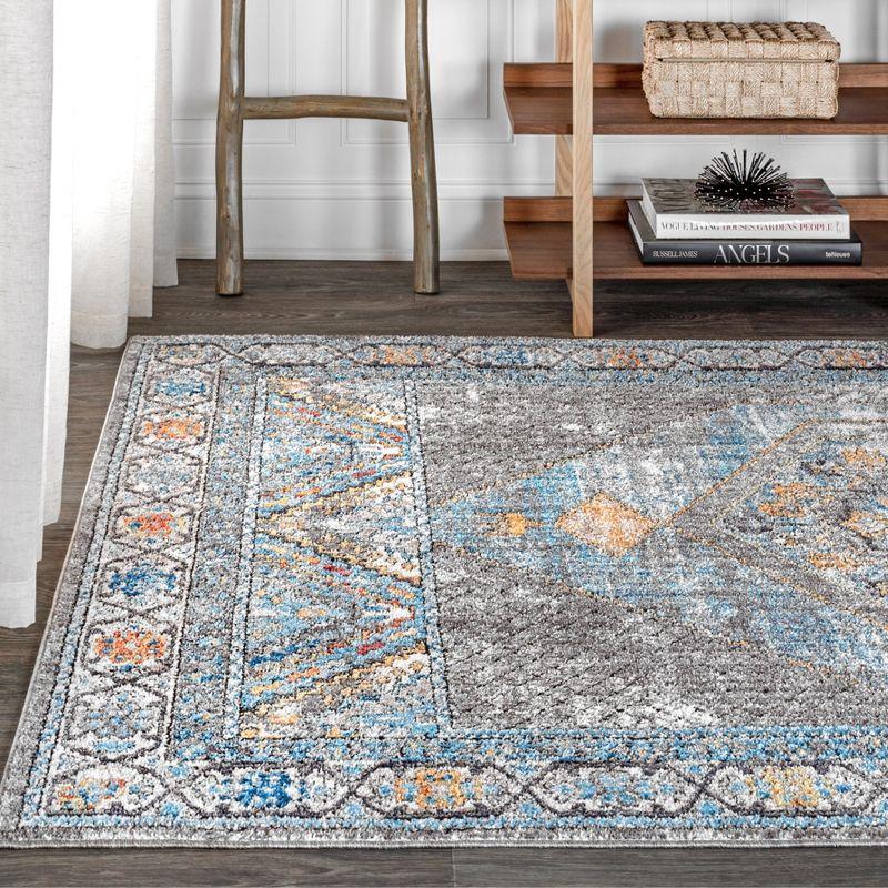 Izmit Gray Medallion 4' x 6' Synthetic Area Rug