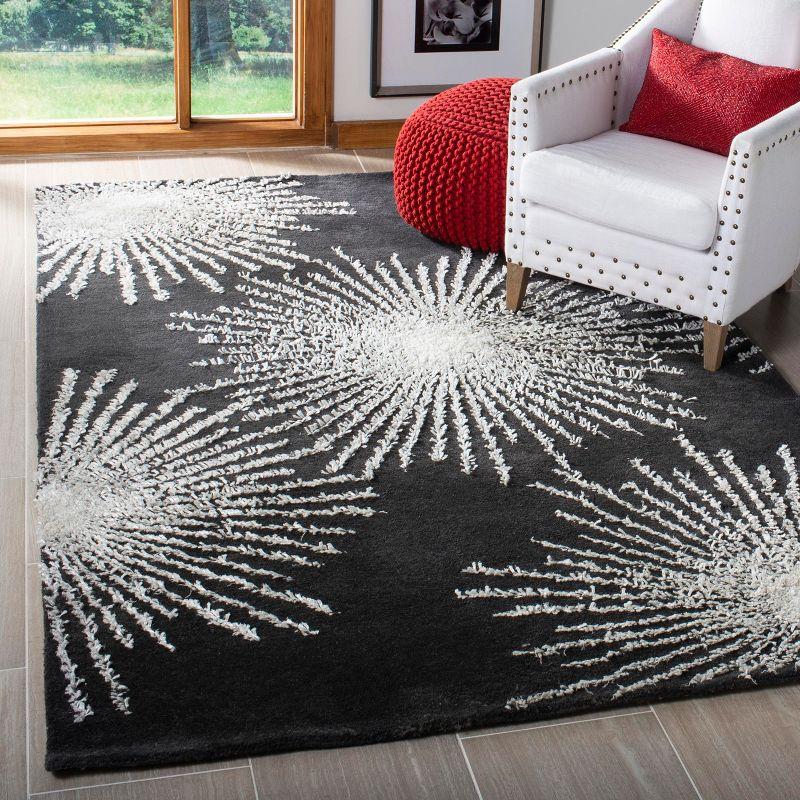 Soho SOH712 Hand Tufted Area Rug - Charcoal/Ivory - 3'6"x5'6" - Safavieh.