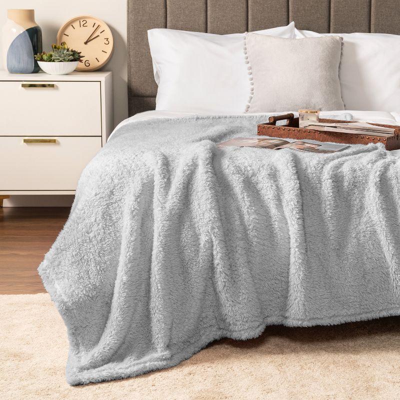Pavilia Hand Woven Throw Blanket