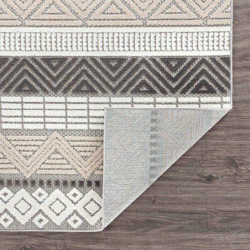 Gray Geometric 5' x 7' Indoor/Outdoor Area Rug