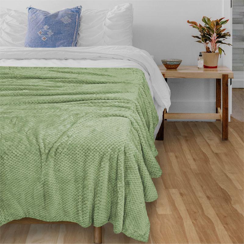 PAVILIA Soft Waffle Blanket Throw for Sofa Bed, Lightweight Plush Warm Blanket for Couch