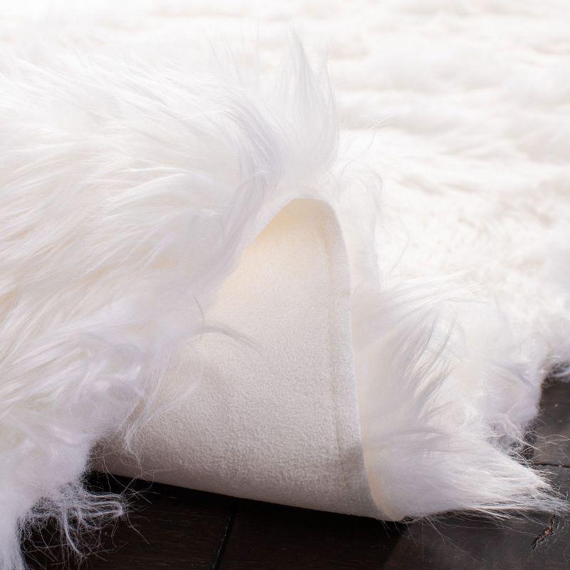 Faux Sheep Skin FSS235 Power Loomed Indoor Accent Rug - Ivory - 2'6"x4' - Safavieh