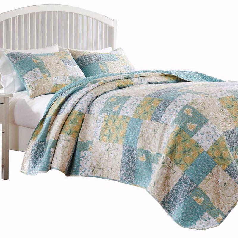 Evangeline Reversible Quilt Set