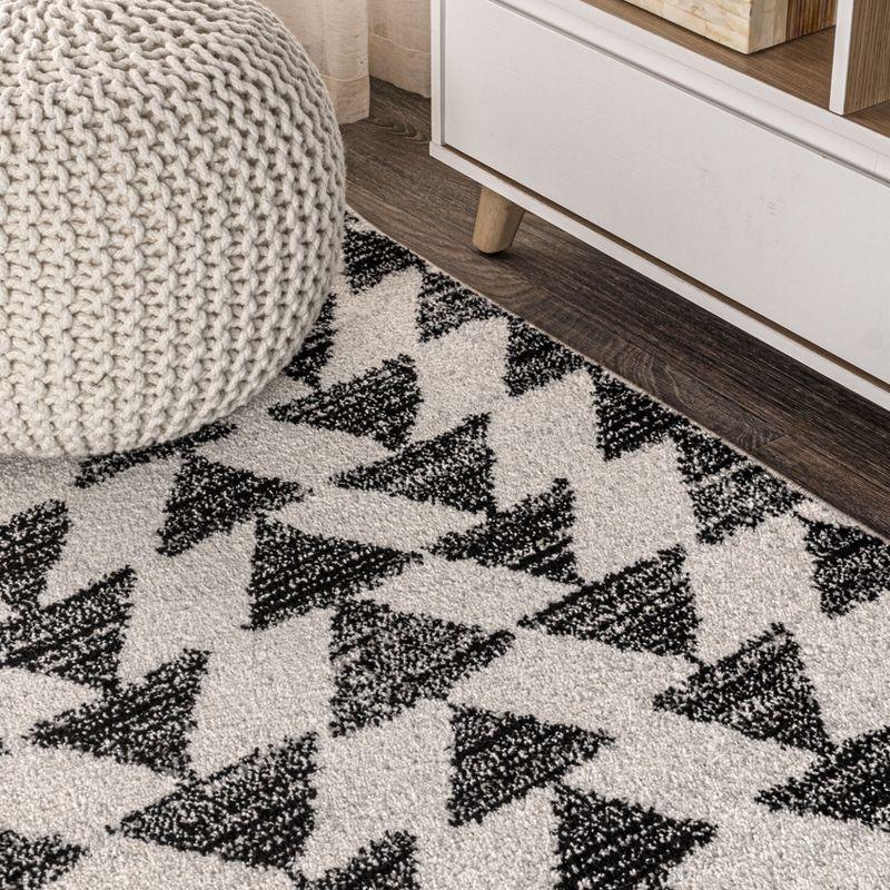 5'x8' Aisha Moroccan Triangle Geometric  Area Rug, Cream/Black - JONATHAN Y