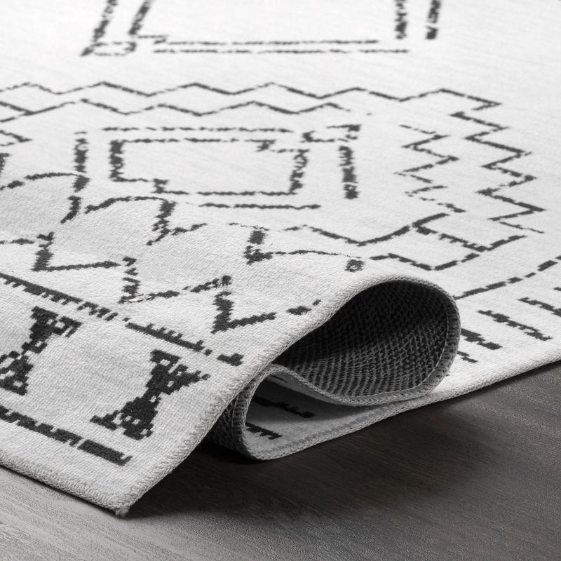 Nuloom Noa Pet Friendly Machine Washable Moroccan Area Rug, 5' x 8', White