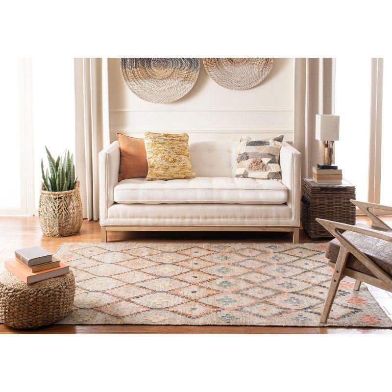 Kilim KLM753 Hand Loomed Area Rug - Beige/Gold - 4'x6' - Safavieh.
