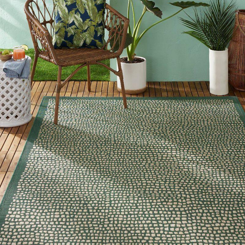 Green and Beige 5' x 7' Synthetic Indoor/Outdoor Rug