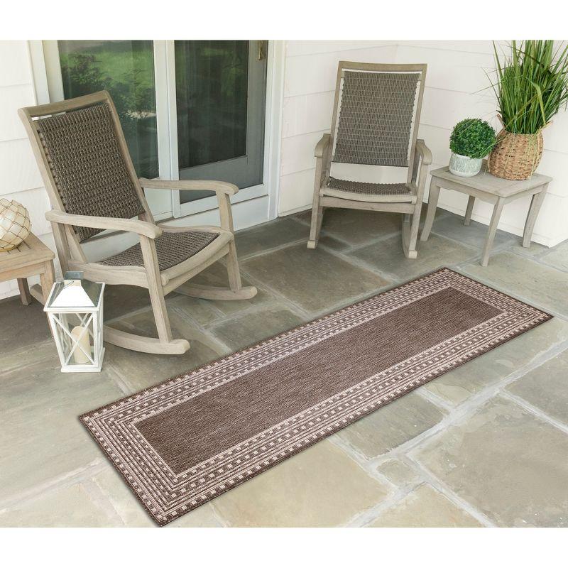 Liora Manne Malibu Etched Border Indoor/Outdoor Rug Neutral 1'11" x 7'6"