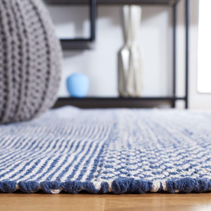 Montauk MTK330 Hand Woven Indoor Accent Rug - Ivory/Navy - 4'x4' - Safavieh