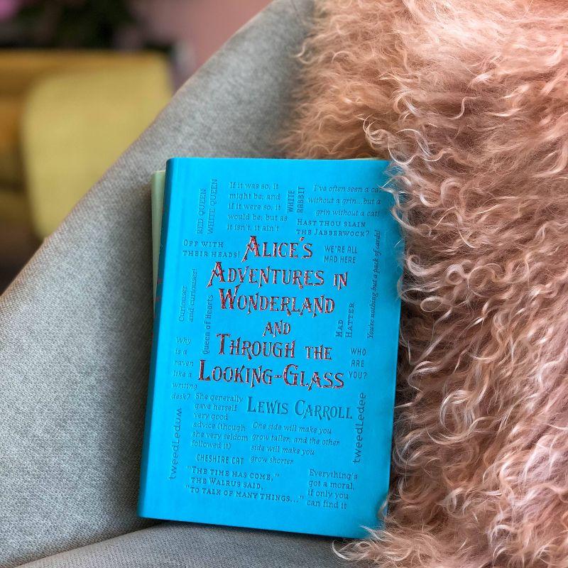 Alice's Adventures in Wonderland and Through the Looking-Glass (Paperback) (Lewis Carroll)