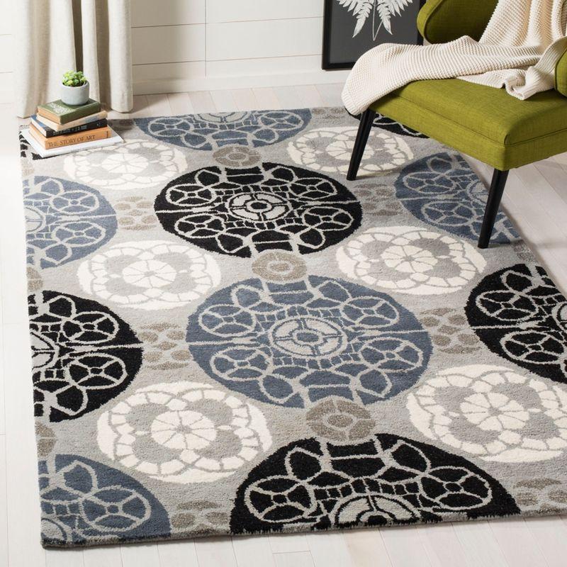 Grey and Black Hand-Tufted Wool 4' x 6' Area Rug