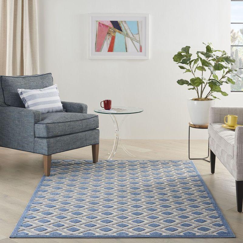 Blue/Grey 5' x 7' Diamond Pattern Synthetic Area Rug