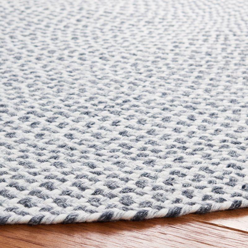 CozyCraft 6' Round Braided Gray Synthetic Reversible Area Rug