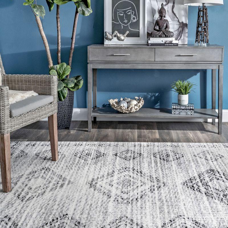 Gray 4' x 6' Synthetic Aztec Pattern Area Rug