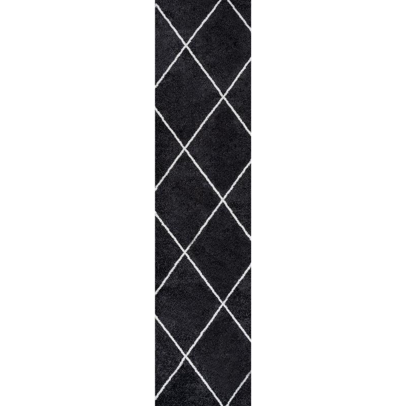 Reversible Diamond Trellis Black/White Synthetic Runner Rug - 2x10 ft