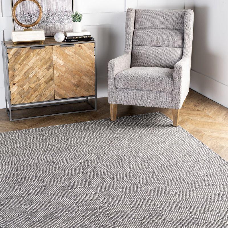 Handwoven Geometric Gray Wool 33" Area Rug