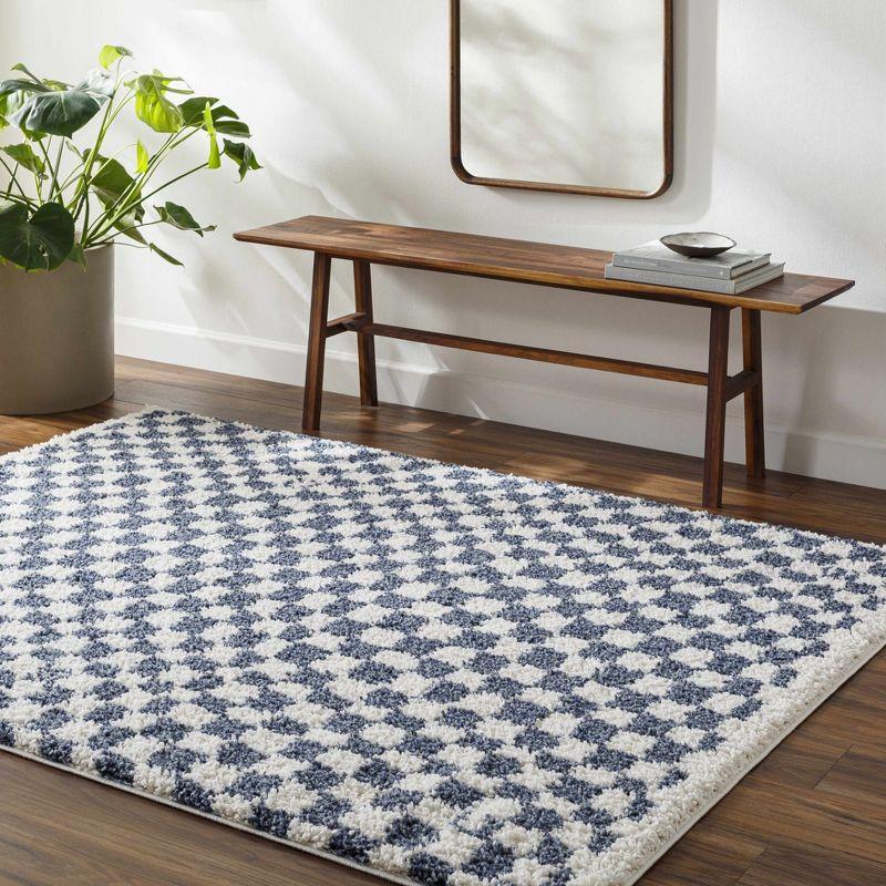 Kieu Blue and White Geometric Shag Rug 5'3" x 7'