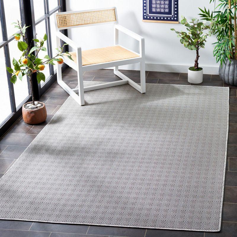 Hampton HTN230 Indoor/Outdoor Machine Made Area Rug - 5'1"x7'6" - Grey - Safavieh