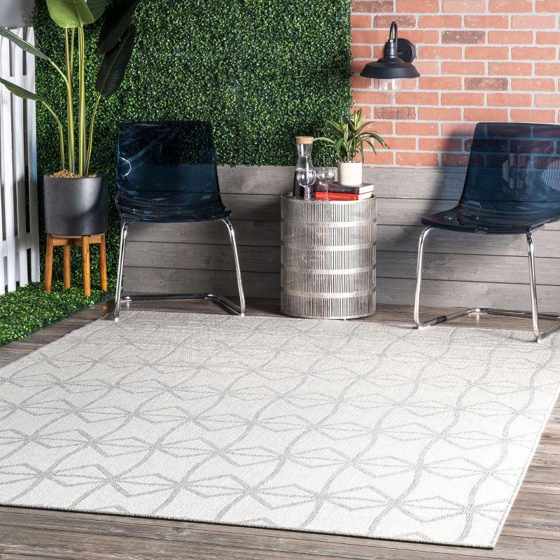 Modern Light Gray Geometric Flat Woven 5'x8' Indoor/Outdoor Rug