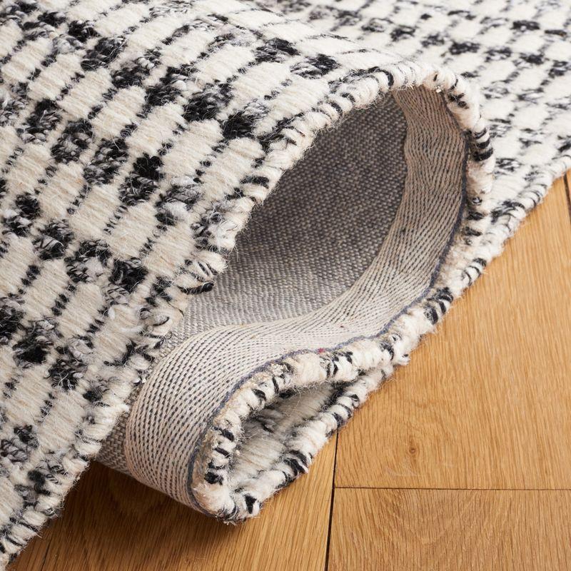 Casablanca CSB425 Power Loomed Area Rug - Black/Ivory - 4'x6' - Safavieh.