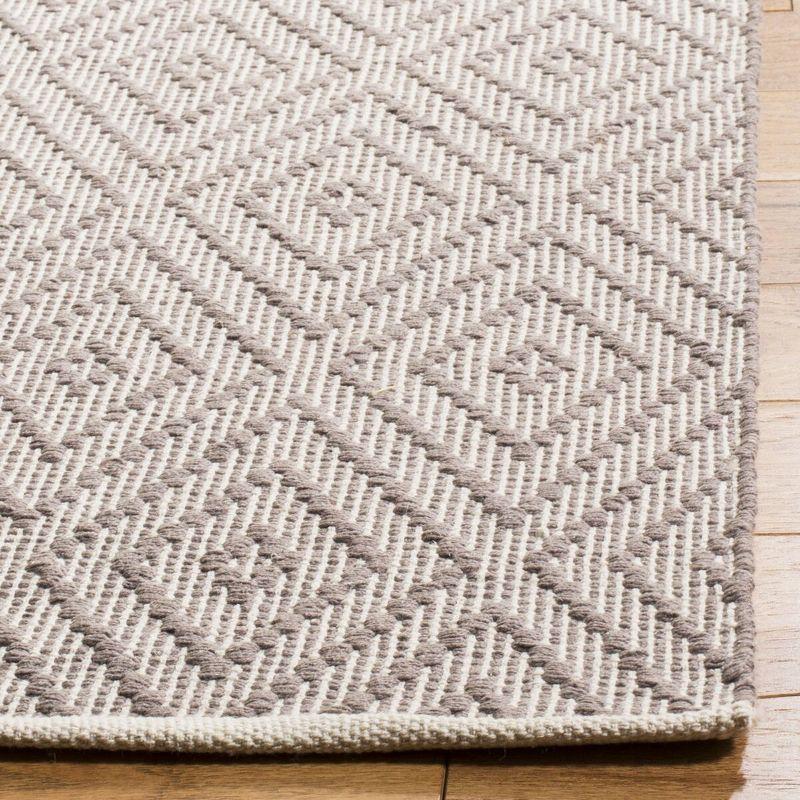 Coastal Charm Grey Ivory Cotton Geometric Area Rug 2'3" x 3'9"