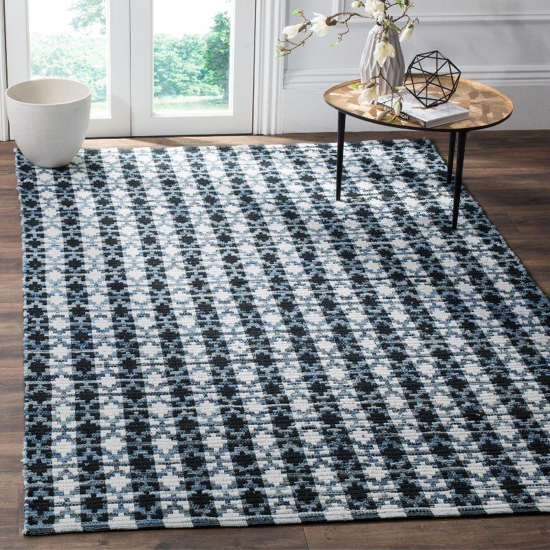 Coastal Essence Off-White and Blue Cotton 5' x 8' Area Rug