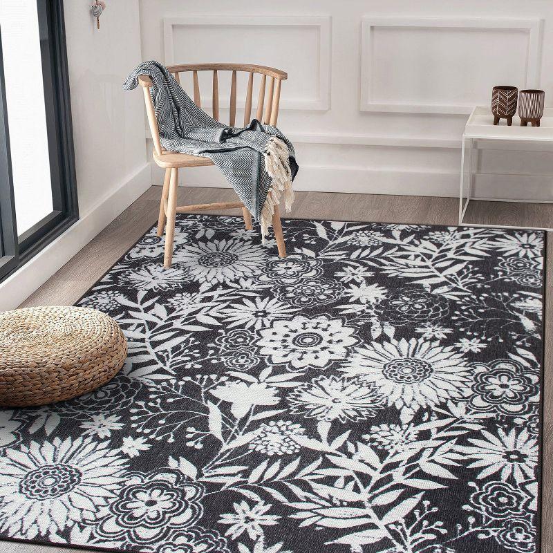 Tropical Gray Floral Reversible Flatwoven Synthetic Rug 7'10"x10'