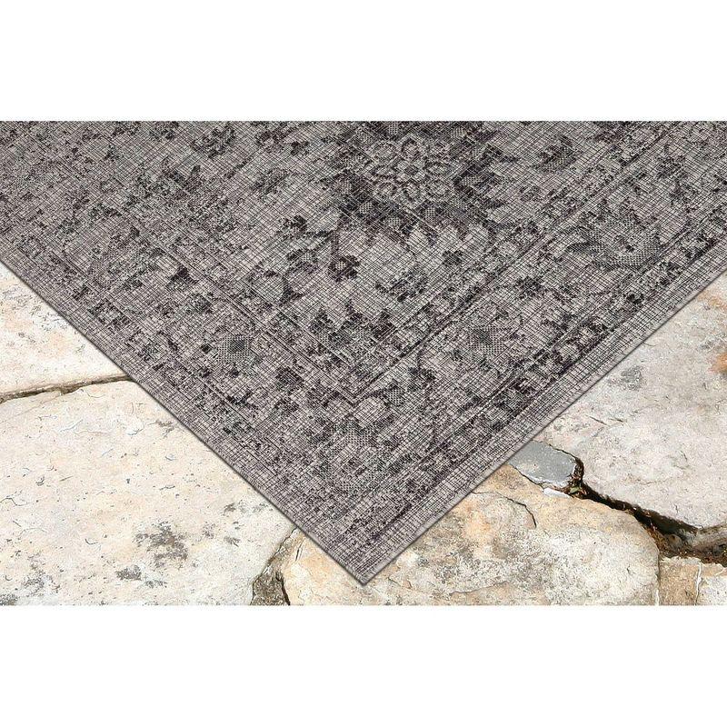 Liora Manne Carmel Vintage Floral Indoor/Outdoor Rug Black 7'10" Round