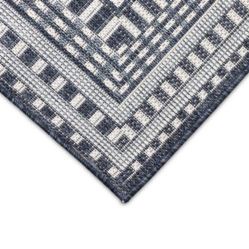 Liora Manne Malibu Etched Border Indoor/Outdoor Rug Navy 3'3" x 4'11"