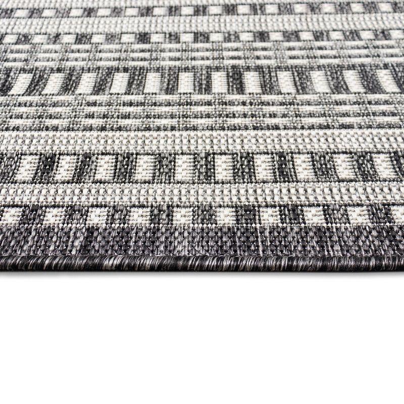 Liora Manne Malibu Etched Border Indoor/Outdoor Rug Charcoal 1'11" x 7'6"