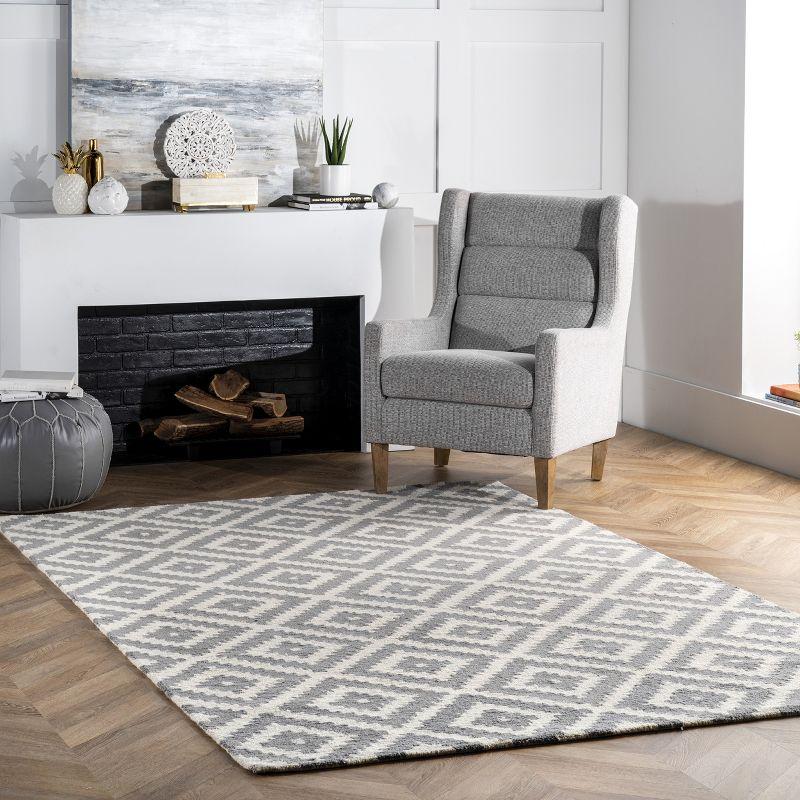 Scandinavian Diamond 6' x 9' Handmade Wool Area Rug in Gray