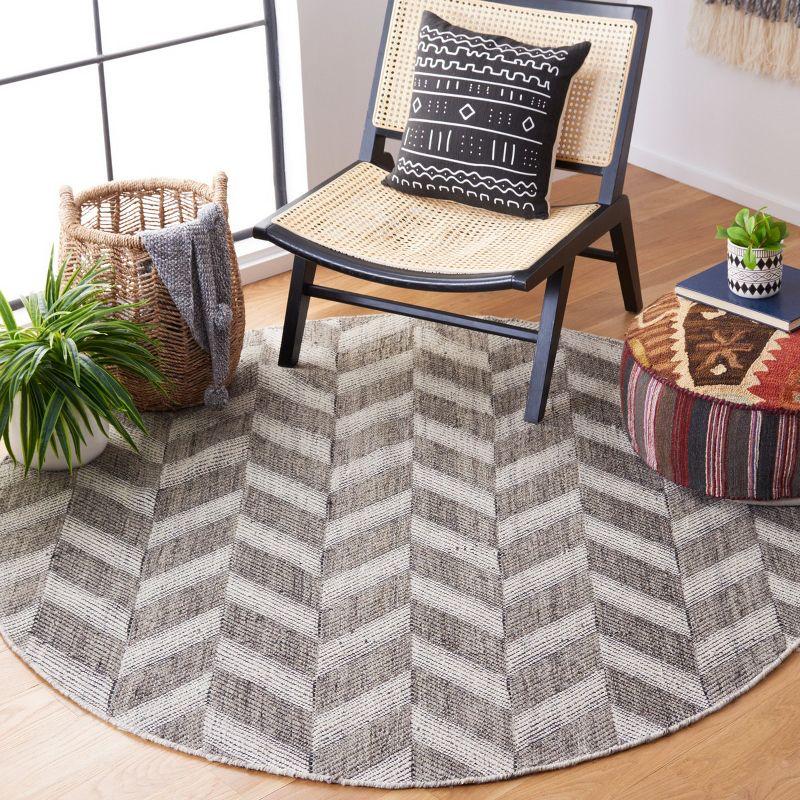 Bohemian Nomad Gray Wool 6' Round Handwoven Area Rug