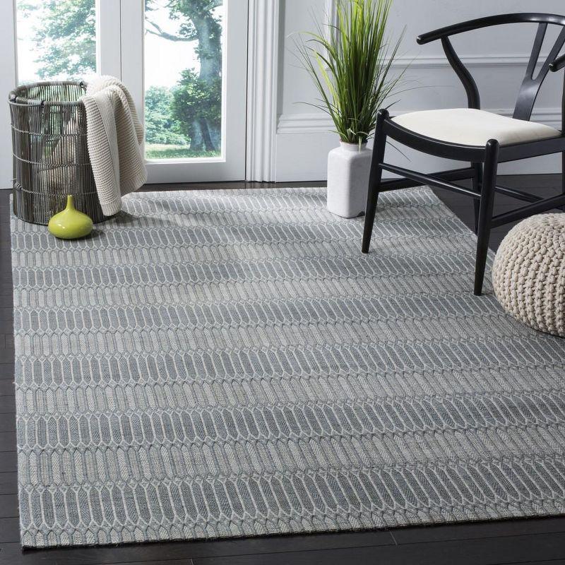 Handwoven Elegance Reversible Gray Flatweave Viscose Rug - 59"x96"