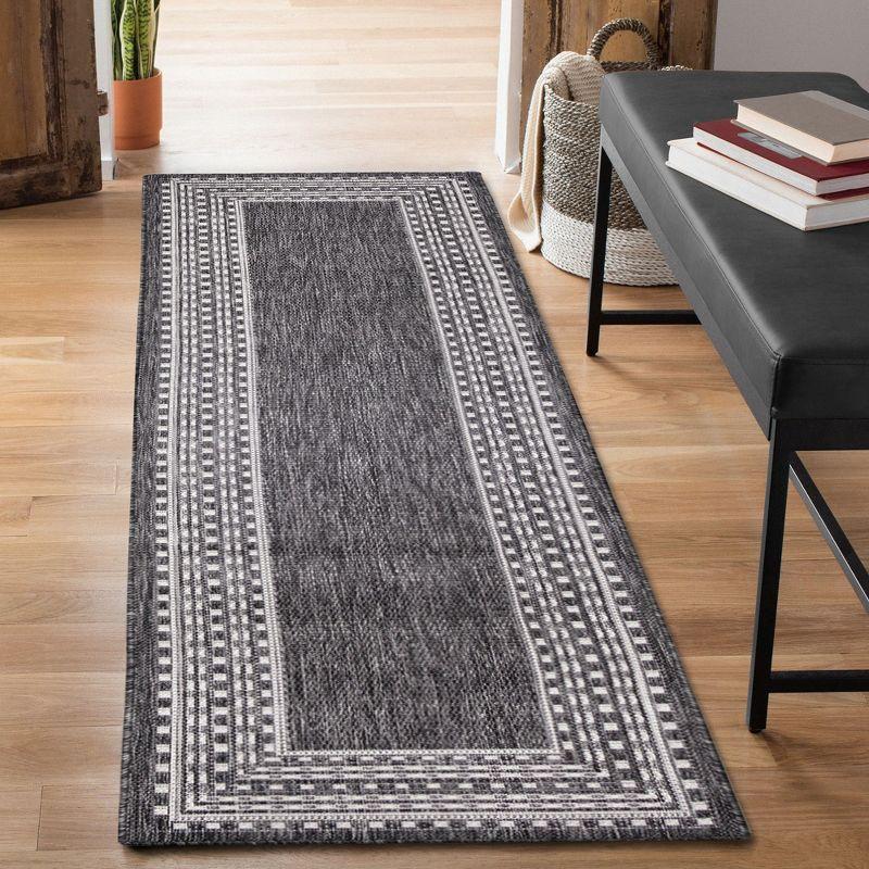 Liora Manne Malibu Etched Border Indoor/Outdoor Rug Charcoal 1'11" x 7'6"