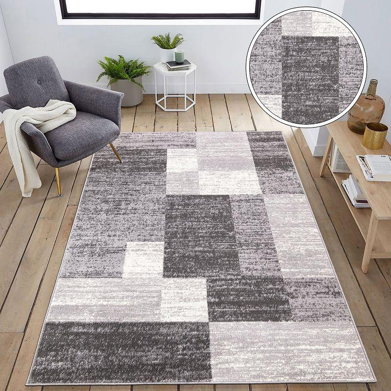 Reversible Geometric Gray Synthetic 5' x 7' Easy-Care Rug