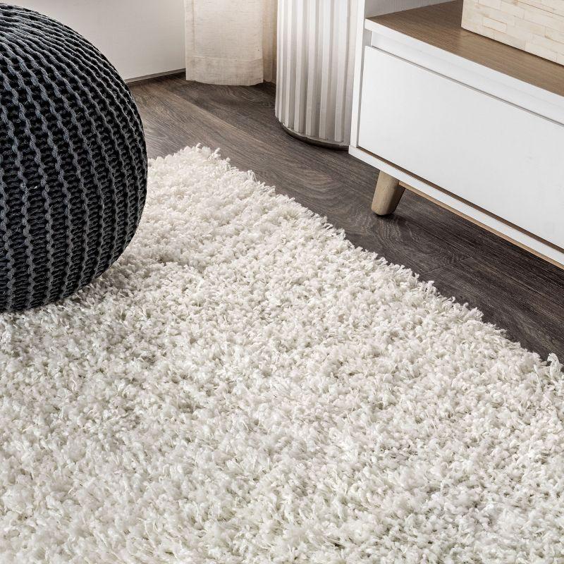 5'x8' Mercer Shag Plush Area Rug, White - JONATHAN Y