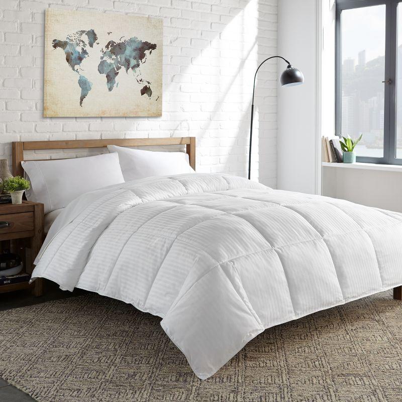 Oversized White Cotton Queen Down Alternative Comforter