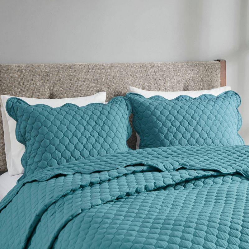 Solid Color 3 Piece Scalloped Edge Crinkle Microfiber Quilt Set