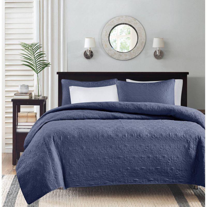 Quebec Reversible Quilt Set