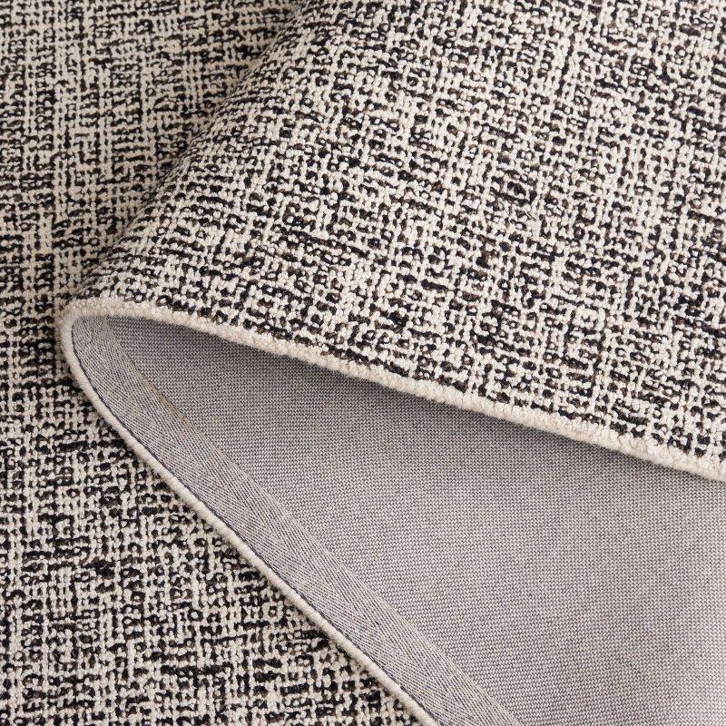 Ebony EBN602 Hand Tufted Indoor Area Rug - Black/Ivory - 4'x6' - Safavieh