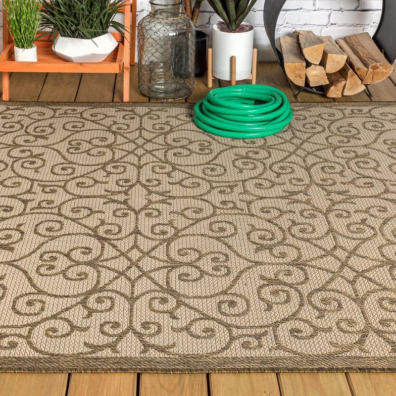 Ivory & Brown Filigree Textured 8'x10' Indoor/Outdoor Synthetic Rug