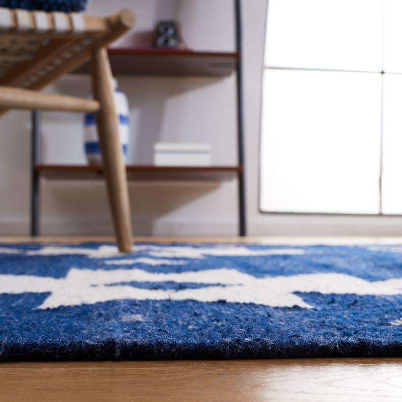 Kilim With Fringes KLM764 Flat weave Area Rug - Navy/Ivory - 4'x6' - Safavieh