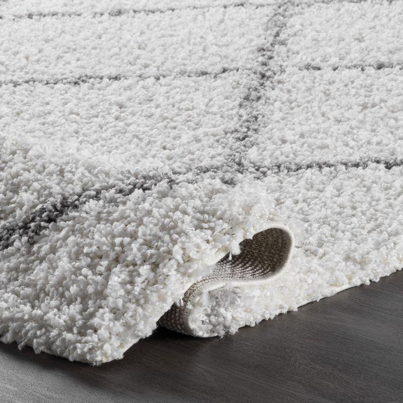 Nuloom Tess Trellis 5 Square Shag Indoor Area Rug for Living Room Bedroom Dining Room Nursery, White/Grey