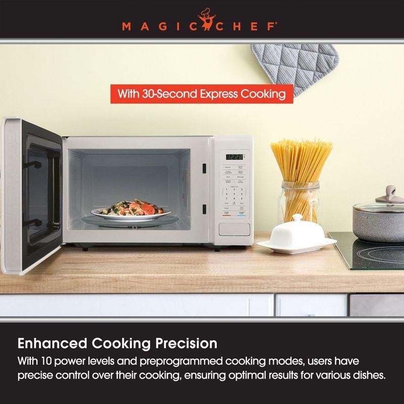 Magic Chef 0.9 Cubic Feet 900 Watt Countertop Microwave