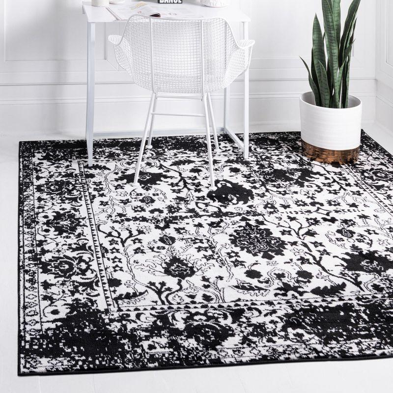 Unique Loom Portland Collection Area Rug - Central (6' 1" Square Black and White/Black)