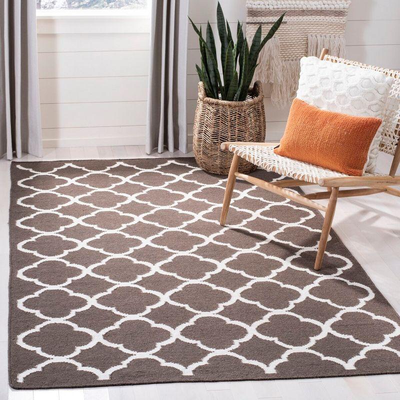 Dhurries DHU627 Hand Woven Flat Weave Accent Rug Navy / Ivory 3' X 5' - Safavieh.