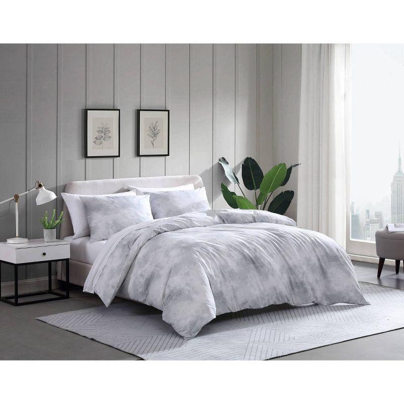 City Scene Gray/White Reversible 2 Piece Duvet Cover Set
